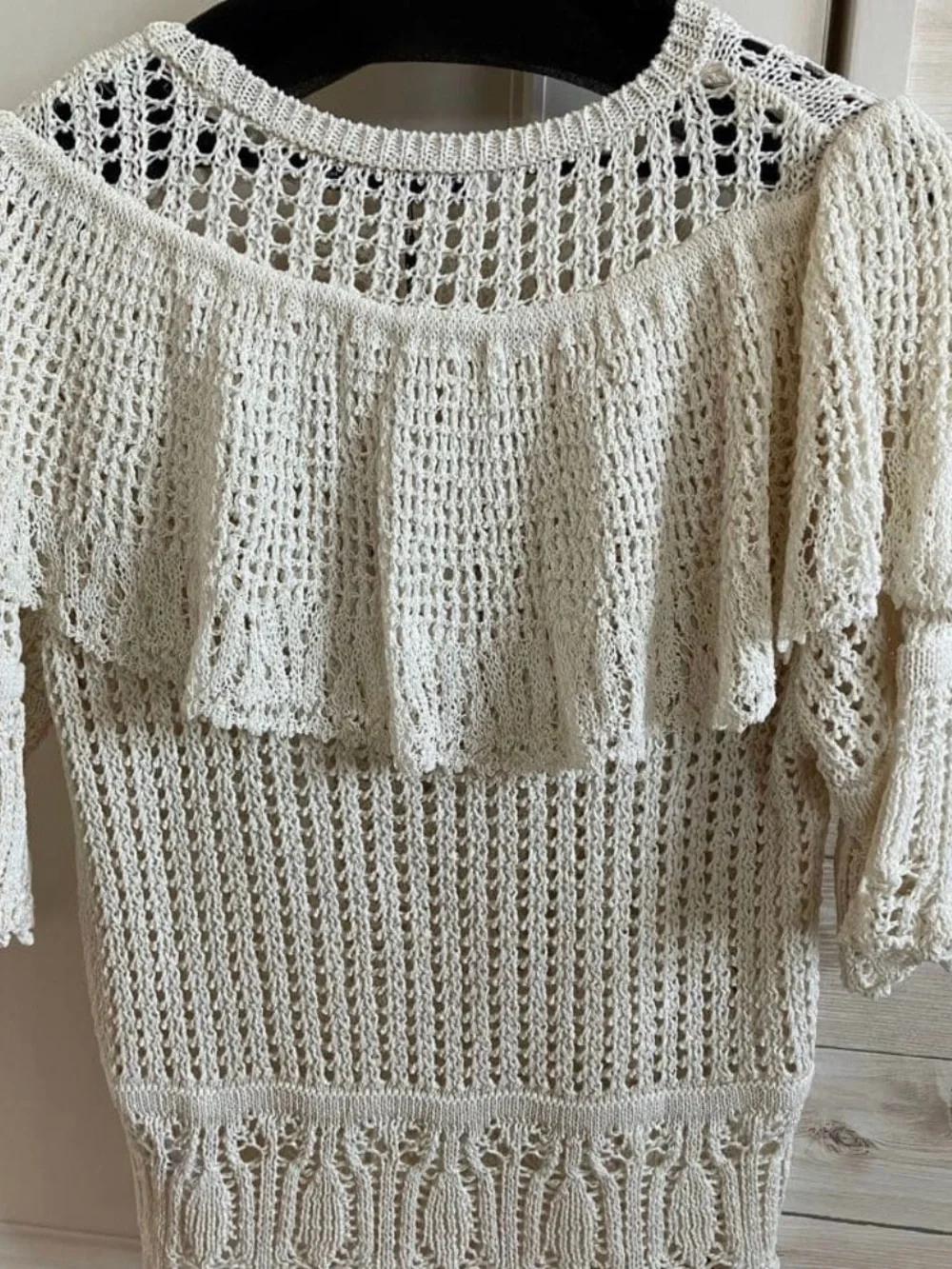 Zara Women’s Cream Crochet Ruffle Knit Top/ size small